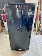 stufa a pellet hydro marca Calor colore nero sportello vetro ventilata 