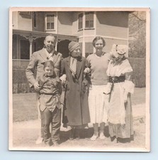 Vecchia foto d'epoca UOMO CHE FUMA PIPA TABACCO DONNA RAGAZZO IN COSTUME DA CASA