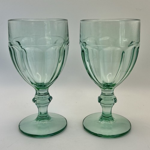 Bicchieri calice acqua verde