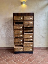 Schedario vintage anni ‘40 in legno — 16 cassetti a ribalta — Arredo industriale