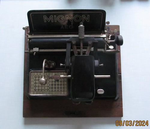 Macchina scrivere mignon - da,