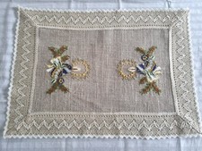 Centrino centrotavola ricamo a