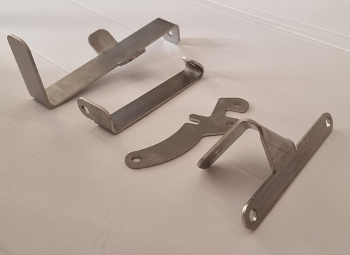 Kit staffe radiatore - , carica