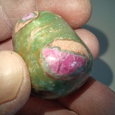 BARILOTTO DI FUCHSITE CON RUBINI LUCIDATO ★ Minerali ★ India ★ 44 gr ★
