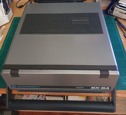 Commodore c64 - sx-64, .