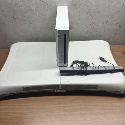 Nintendo wii console - nintendo,