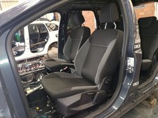 ASIENTO DELANTERO IZQUIERDO /