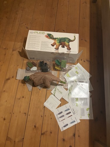 Robot dinosauro pleo - robot,