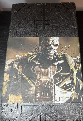 Hot toys terminator - terminator, salvation