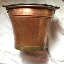 Mastello in rame antico con raffinato decoro e bordo in ottone