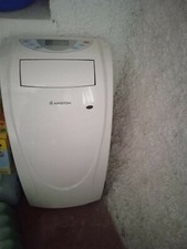 Condizionatore portatile usato con telecomando