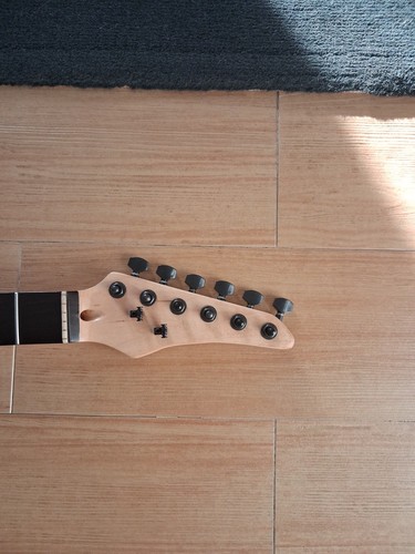 Manico per chitarra elettrica