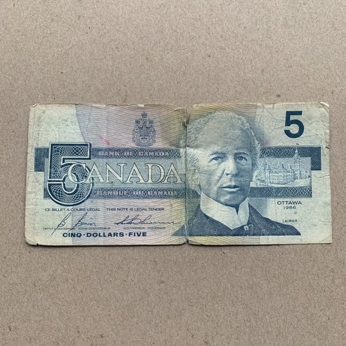 Banconota 5 dollari - $5,
