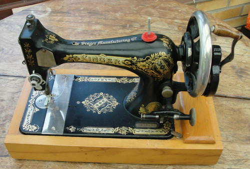 Antique 1904 made singer - antique,