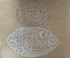 Coppia Di Centrino ovale in pizzo tombolo cm. 41x 27 -26 x 18  lavorato a mano
