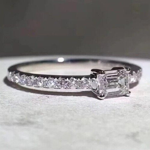 Anello classico baguette