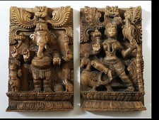 ANTICHI PANNELLI IN LEGNO RAFFIGURANTI GANESHA E SARASVATI - INDIA 