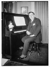 Foto: Aureliano Pertile seduto