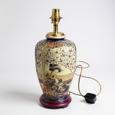 Lampada da tavolo vintage giapponese stile Satsuma in ceramica dipinta a mano design geisha