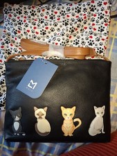 Matti seduti Mala in pelle