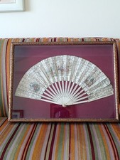 Antico Ventaglio XIX secolo 1800 Materiale Pregiato Dipinto Oro Scene Galanti