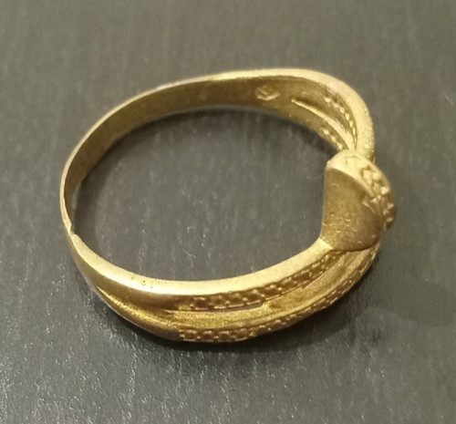 Anello estremamente antico