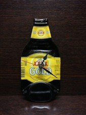 Bottiglia Di Birra In Vetro Schiacciata Con Orologio, Pub, Bar