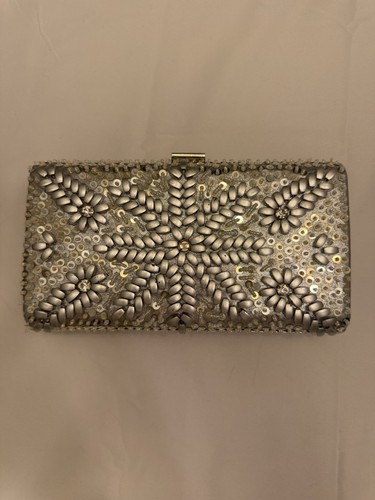 Pochette con perline argento