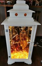 Presepe Natività in Lanterna di legno con Statue in Terracotta di 30 cm e luci 