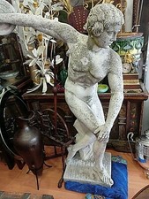 Discobolo in pietra arenaria