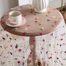 Tovaglia in pizzo con ricamo