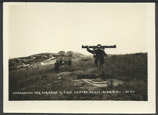 foto di artigliere con sistema