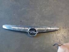 Griglia calandra con stemma radiatore anteriore Opel Corsa b