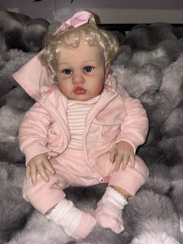 Bellissima bambina rinata