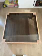 Tavolino da salotto moderno in legno e vetro