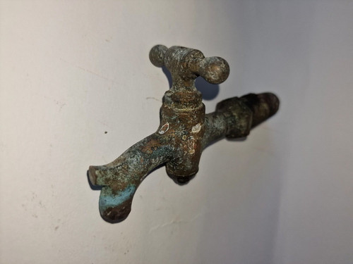 Antico rubinetto vecchia spina - antico,