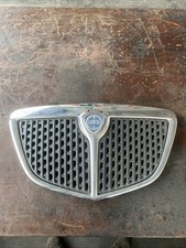 735425960 GRIGLIA PARAURTI ANTERIORE LANCIA Y YPSILON ANNO 2010 735428201 Nt Des