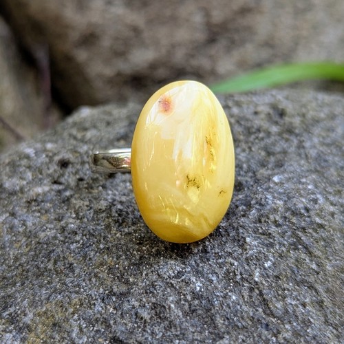 Anello bianco ovale - , ambra