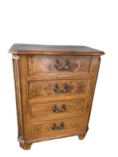 Antico mobiletto piccola cassettiera del 700 in noce Piemonte