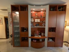 Libreria Legno Ciliegio Con Ripiani In Vetro E Luci