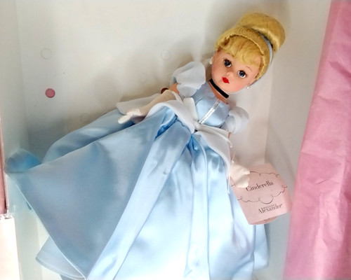 Nos 2002 cenerentola - 2002, una