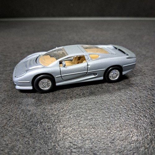 Welly 9051 jaguar 220 - jaguar,