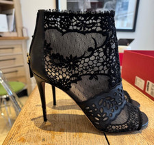Stivaletti neri Valentino Garavani in pelle con pizzo e punta aperta taglia 39