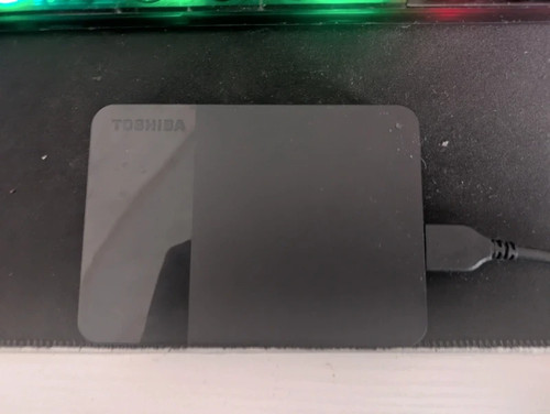 Toshiba canvio basics - toshiba,