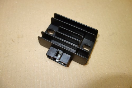 Regolatore raddrizzatore