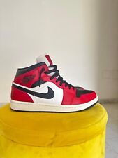 Air Jordan 1 Mid Chicago rosse, nere e bianche