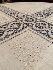 Tovaglia In Lino Ricamata A