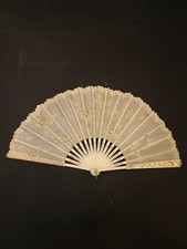 Ventaglio antico con farfalle