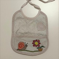 BAVETTA BAVAGLINO CON RICAMO A PUNTO CROCE LUMACA FIORE- REGALO personalizzabile