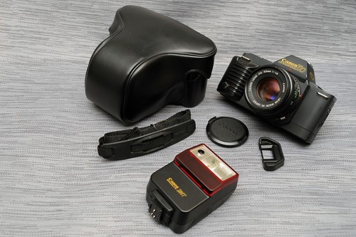 Canon t70 con 50mm 1 - con, f/1.8